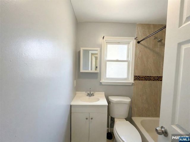 237-239 6th Avenue, Newark, NJ 07107