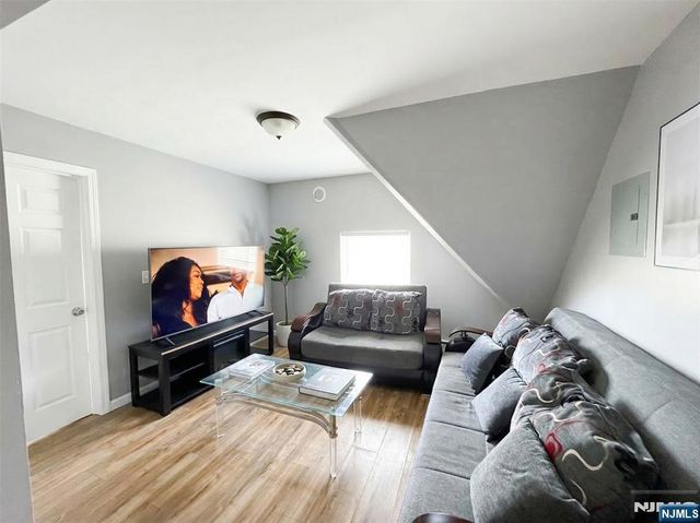 237-239 6th Avenue, Newark, NJ 07107