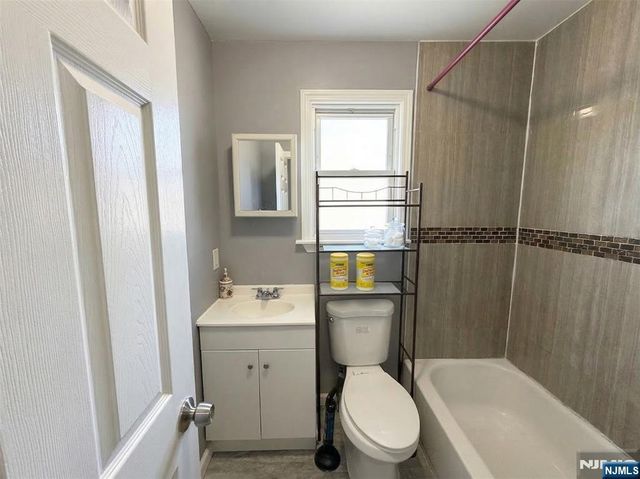 237-239 6th Avenue, Newark, NJ 07107