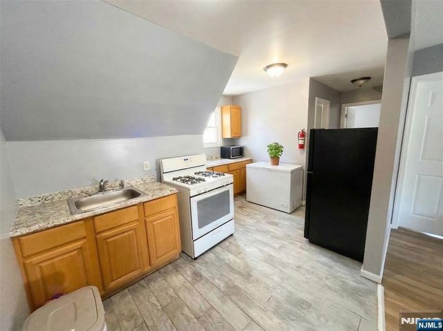 237-239 6th Avenue, Newark, NJ 07107