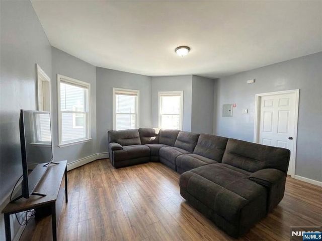 237-239 6th Avenue, Newark, NJ 07107