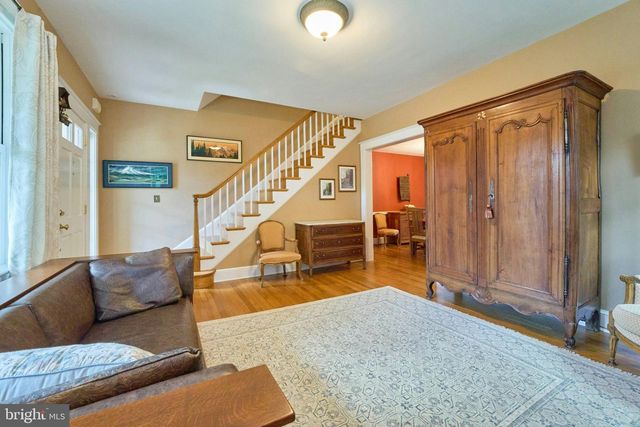 3113 2ND RD N, Arlington, VA 22201