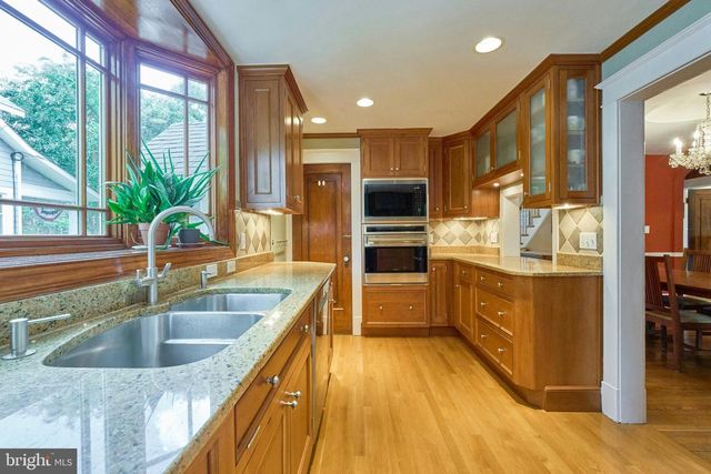 3113 2ND RD N, Arlington, VA 22201