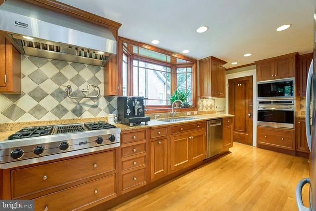 3113 2ND RD N, Arlington, VA 22201