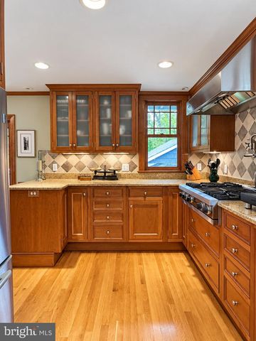 3113 2ND RD N, Arlington, VA 22201