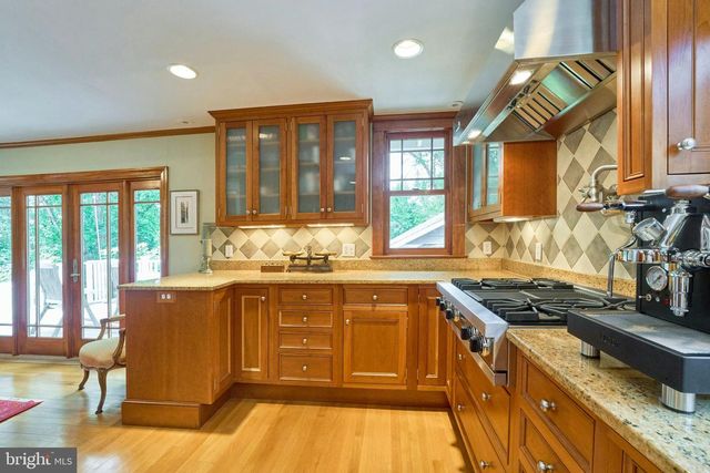 3113 2ND RD N, Arlington, VA 22201
