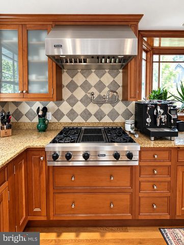 3113 2ND RD N, Arlington, VA 22201