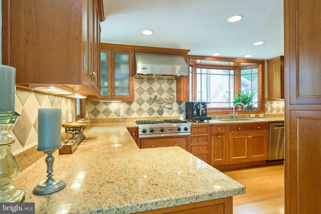 3113 2ND RD N, Arlington, VA 22201