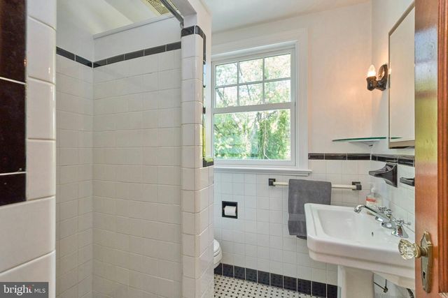 3113 2ND RD N, Arlington, VA 22201