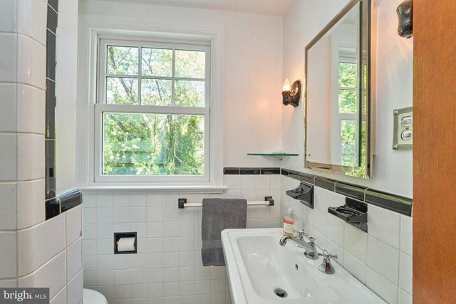3113 2ND RD N, Arlington, VA 22201