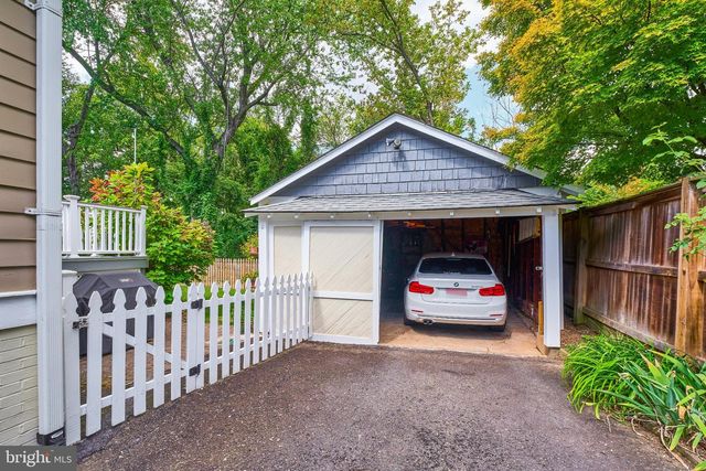3113 2ND RD N, Arlington, VA 22201