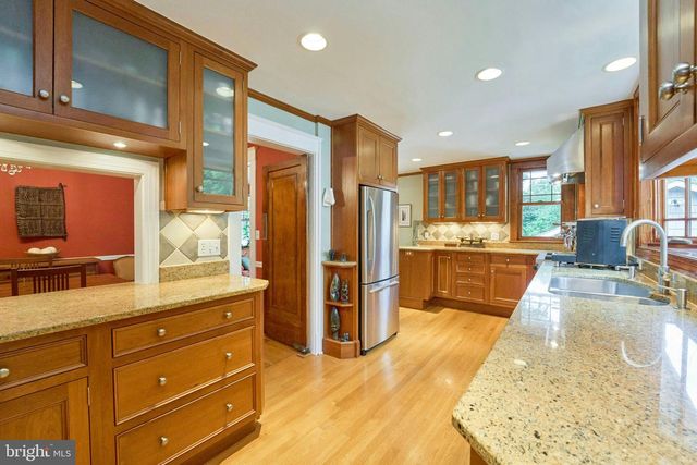 3113 2ND RD N, Arlington, VA 22201
