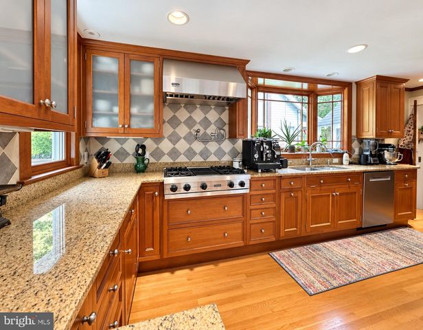 3113 2ND RD N, Arlington, VA 22201