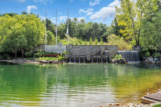 52 Summerwinds Drive, Lakewood, NJ 08701