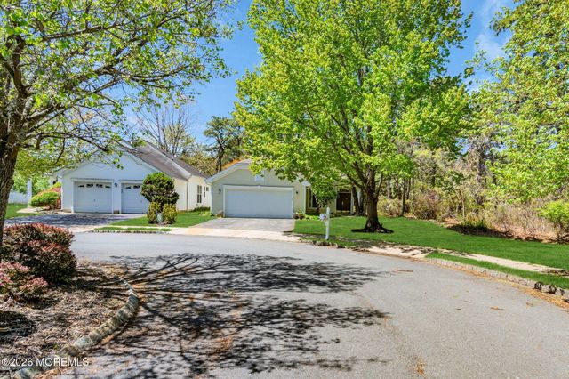 52 Summerwinds Drive, Lakewood, NJ 08701