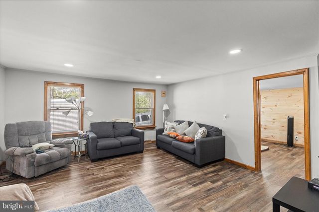 4211 CONEWAGO RD, Dover, PA 17315