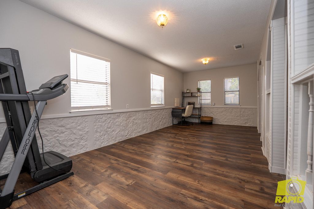 Image 20 of property listing at 110 Kennedy Drive, San Angelo, TX 76905
