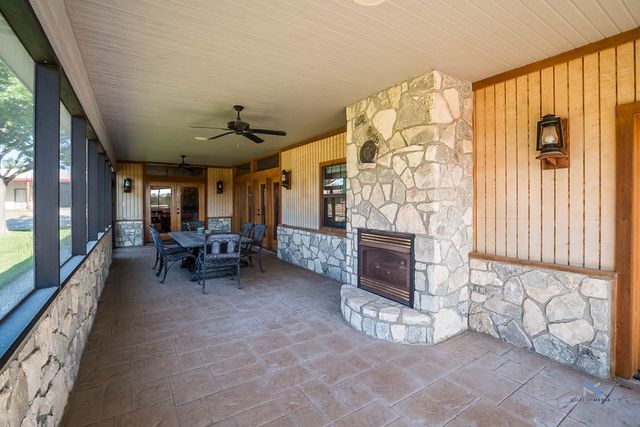 6873 Green Oaks Dr, Christoval, TX 76935