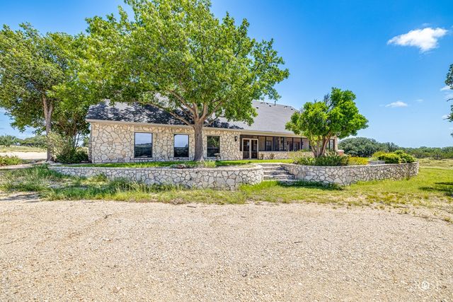 6873 Green Oaks Dr, Christoval, TX 76935