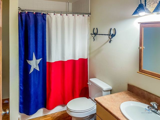 6873 Green Oaks Dr, Christoval, TX 76935