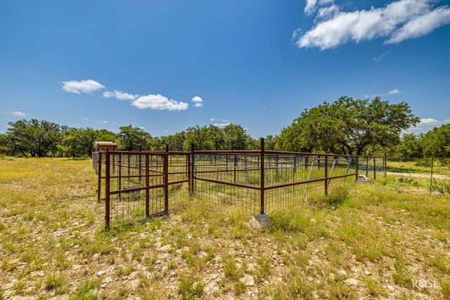 6873 Green Oaks Dr, Christoval, TX 76935