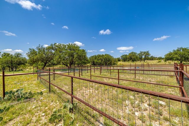 6873 Green Oaks Dr, Christoval, TX 76935