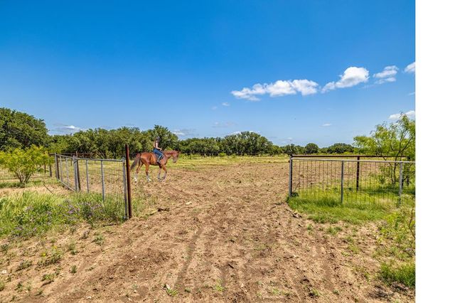 6873 Green Oaks Dr, Christoval, TX 76935