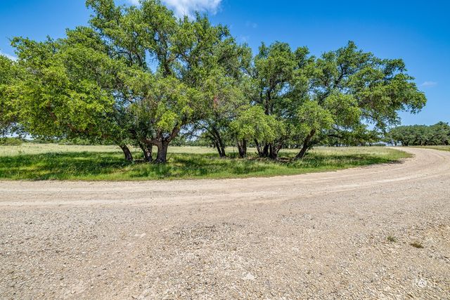 6873 Green Oaks Dr, Christoval, TX 76935