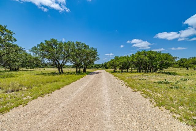 6873 Green Oaks Dr, Christoval, TX 76935