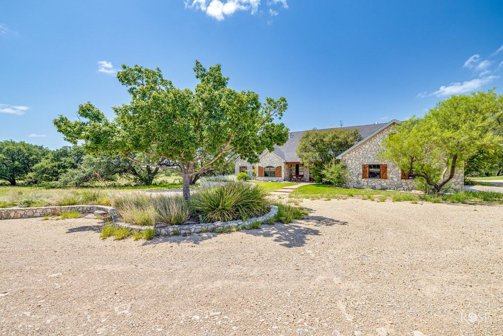 Image 4 of property listing at 6873 Green Oaks Drive, Christoval, TX 76935