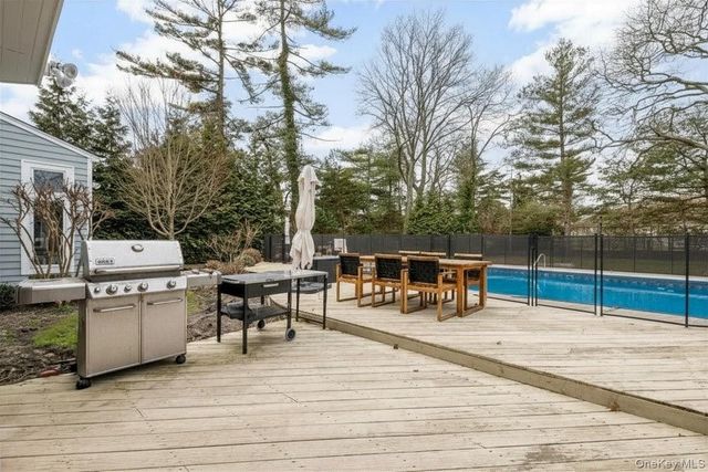 1040 Links Road, Woodmere, NY 11598