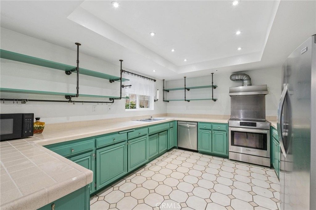 Image 14 of property listing at 9319 Rowell, Chatsworth, CA 91311