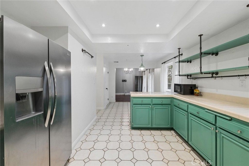 Image 15 of property listing at 9319 Rowell, Chatsworth, CA 91311