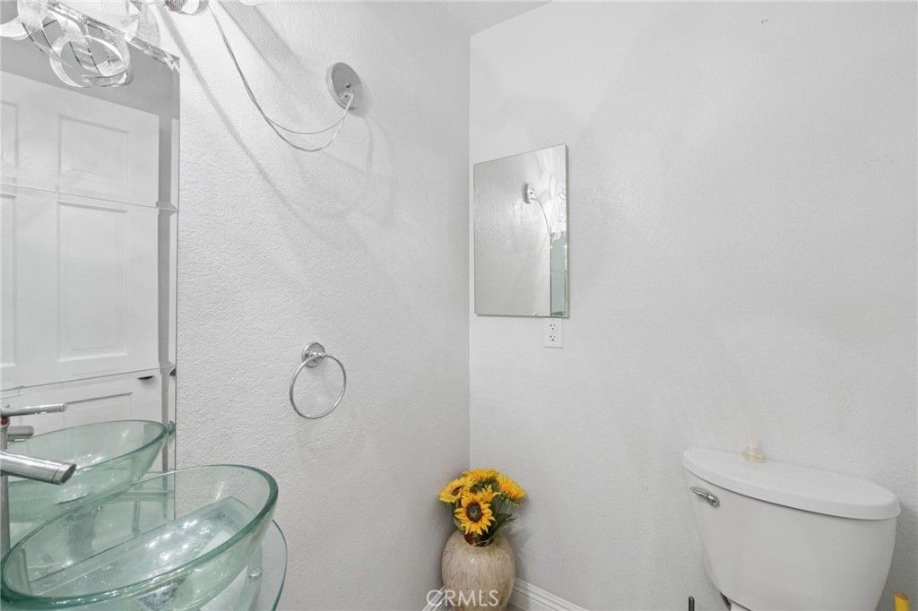 Image 16 of property listing at 9319 Rowell, Chatsworth, CA 91311