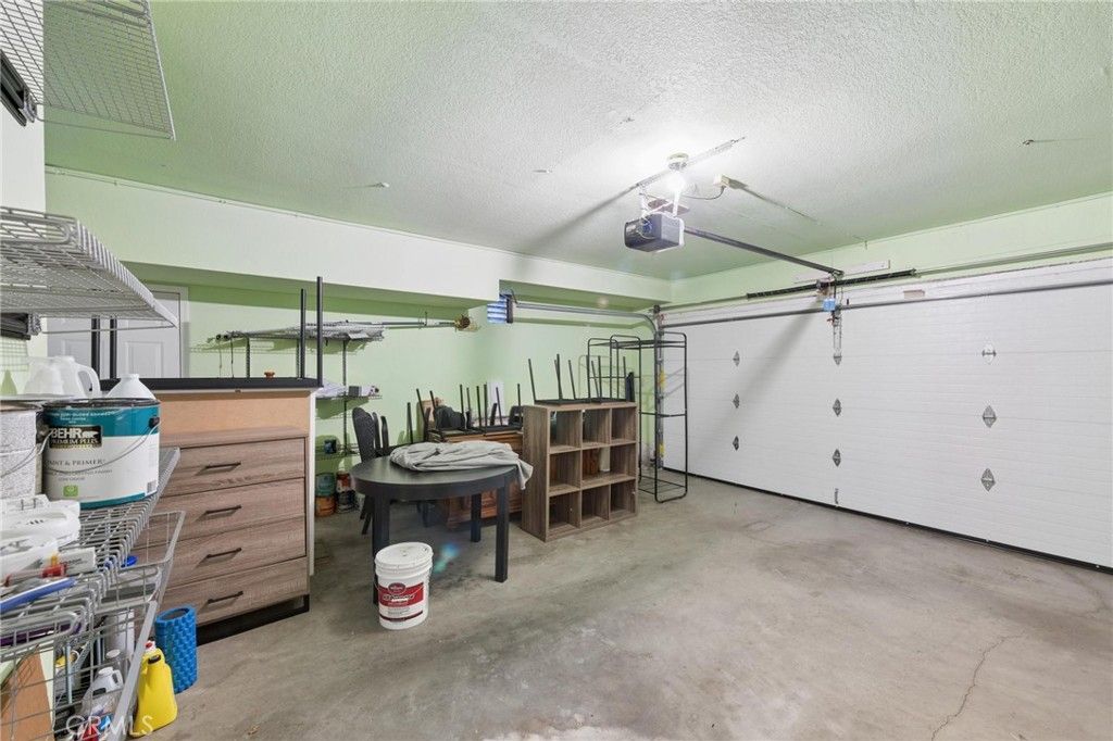 Image 17 of property listing at 9319 Rowell, Chatsworth, CA 91311