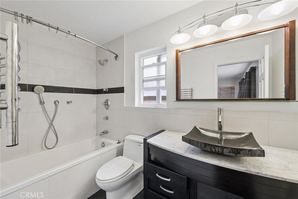 Image 23 of property listing at 9319 Rowell, Chatsworth, CA 91311