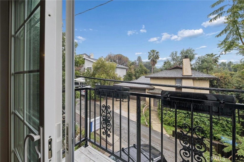 Image 24 of property listing at 9319 Rowell, Chatsworth, CA 91311