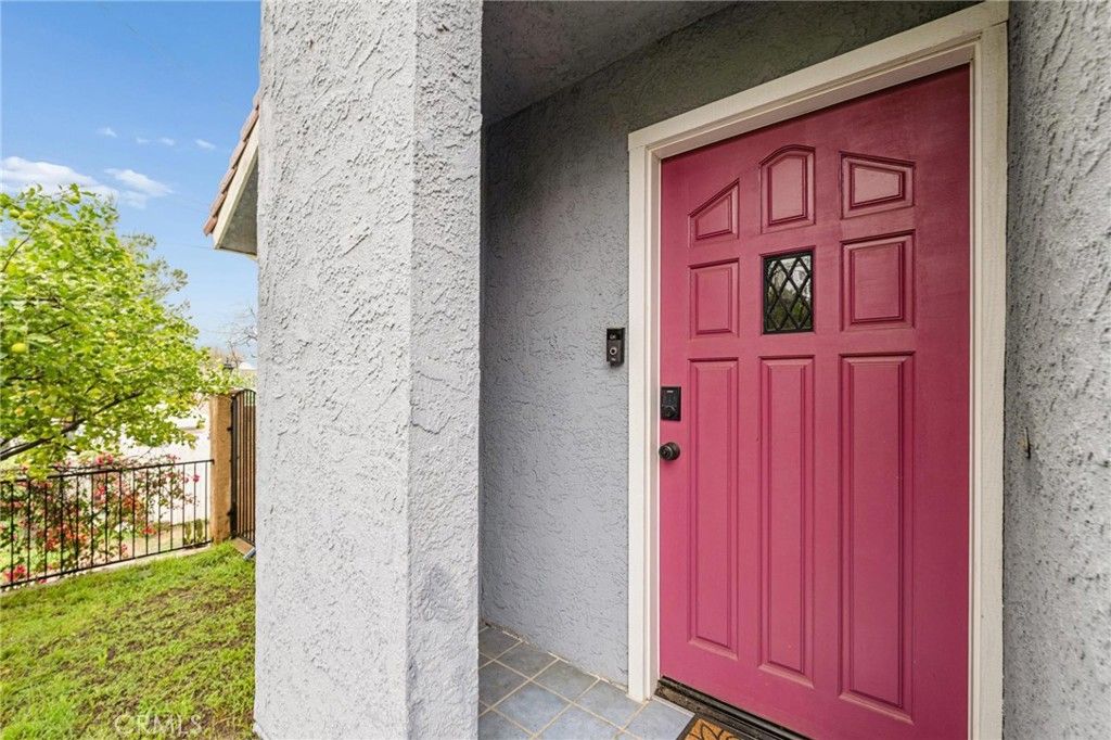 Image 4 of property listing at 9319 Rowell, Chatsworth, CA 91311