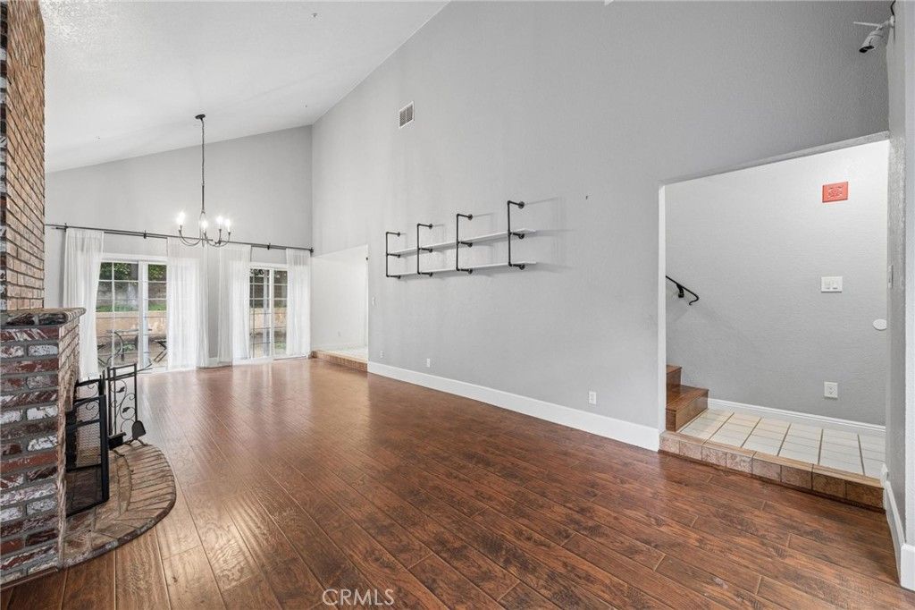 Image 7 of property listing at 9319 Rowell, Chatsworth, CA 91311