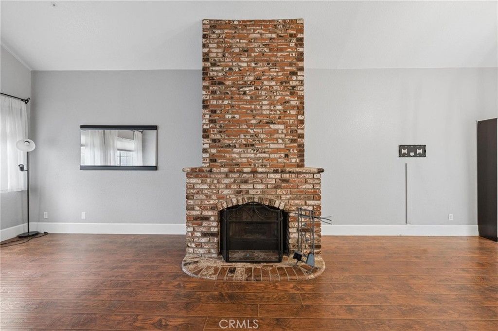 Image 8 of property listing at 9319 Rowell, Chatsworth, CA 91311