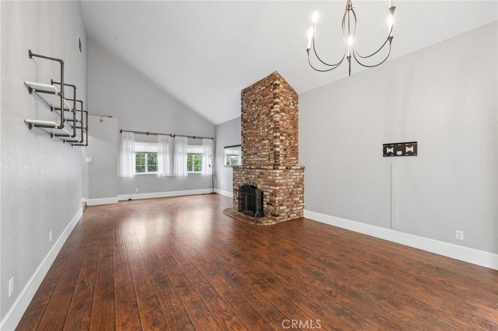 Image 9 of property listing at 9319 Rowell, Chatsworth, CA 91311