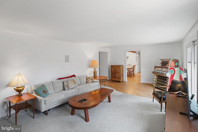 11209 FARMLAND DR, Rockville, MD 20852