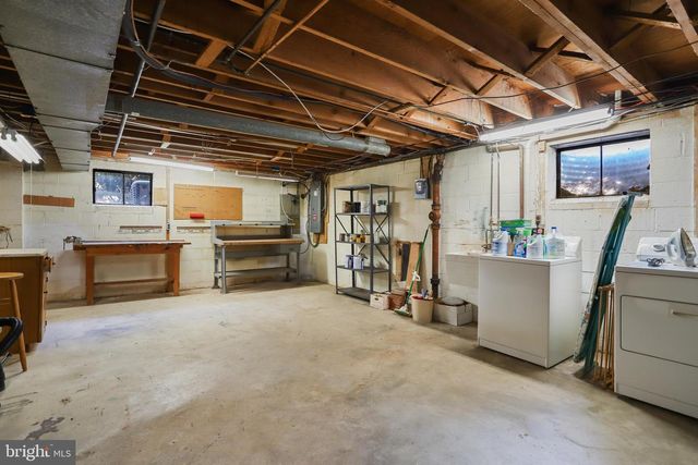 11209 FARMLAND DR, Rockville, MD 20852