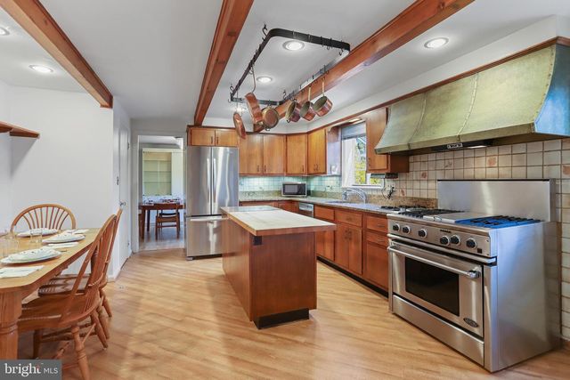 11209 FARMLAND DR, Rockville, MD 20852