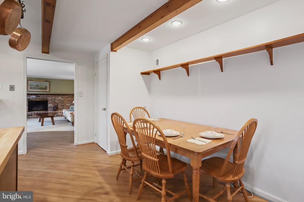 Image 11 of property listing at 11209 FARMLAND DR, Rockville, MD 20852