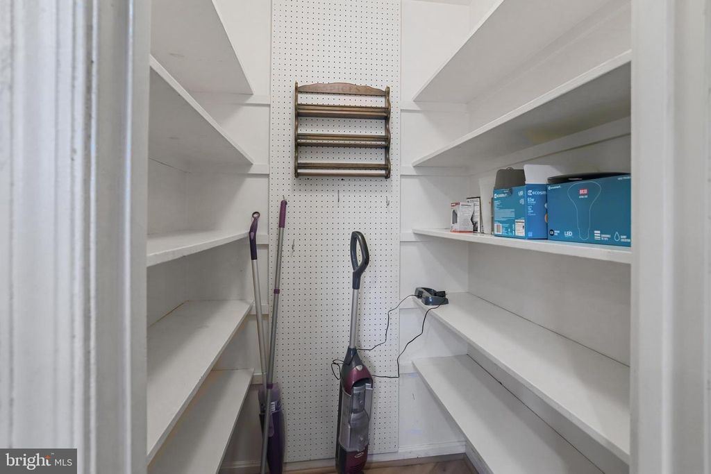 Image 12 of property listing at 11209 FARMLAND DR, Rockville, MD 20852