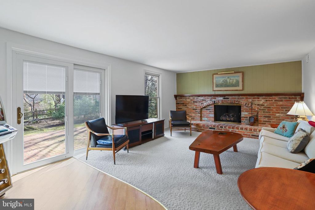 Image 14 of property listing at 11209 FARMLAND DR, Rockville, MD 20852