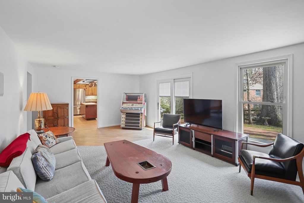 Image 16 of property listing at 11209 FARMLAND DR, Rockville, MD 20852