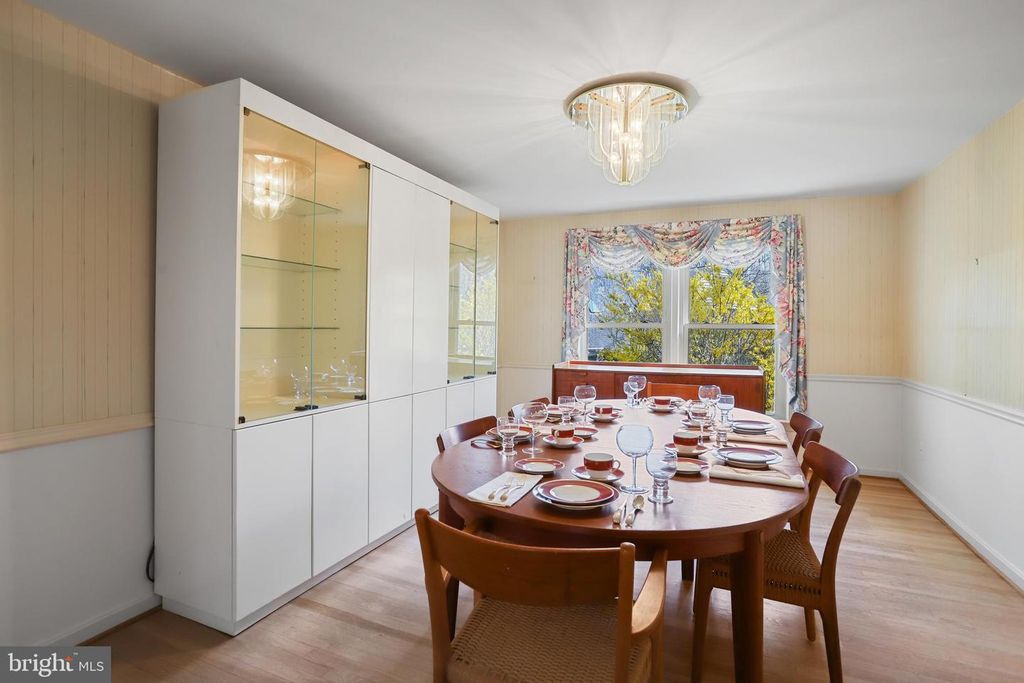 Image 18 of property listing at 11209 FARMLAND DR, Rockville, MD 20852