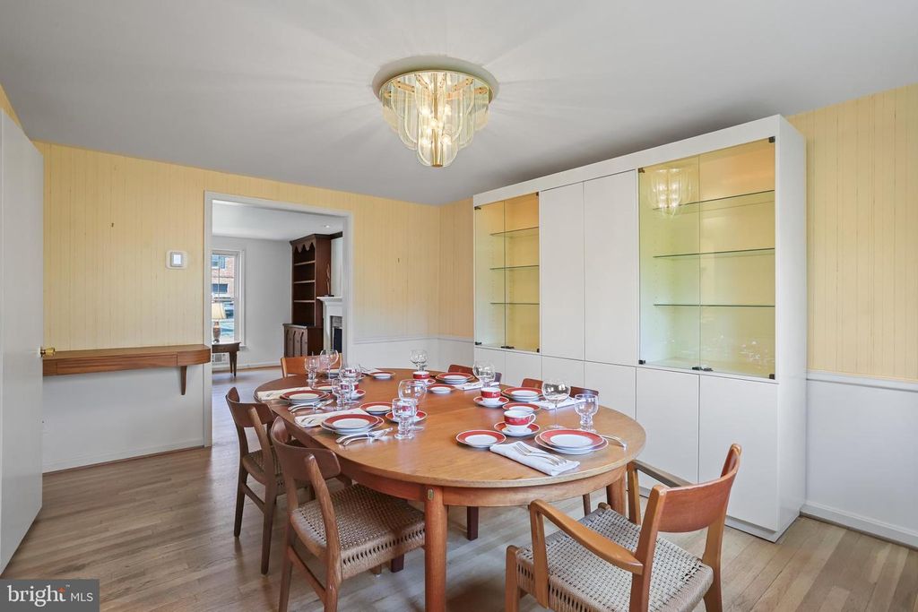 Image 21 of property listing at 11209 FARMLAND DR, Rockville, MD 20852